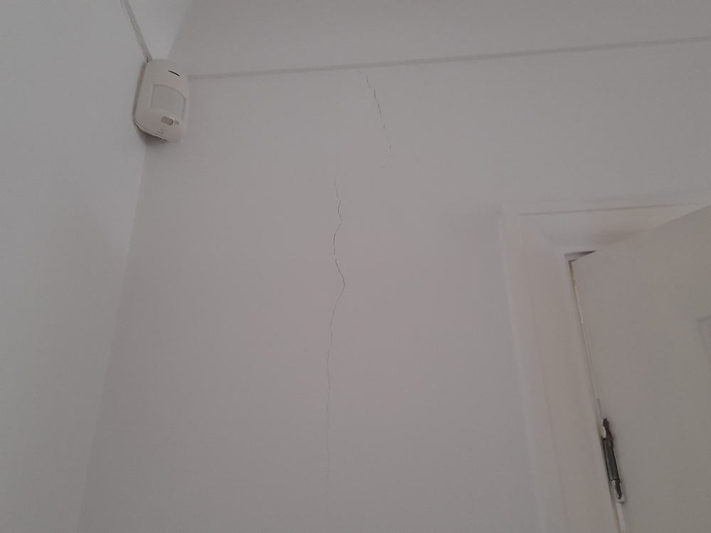 Cracks in a house in Scunthorpe Lincolnshire