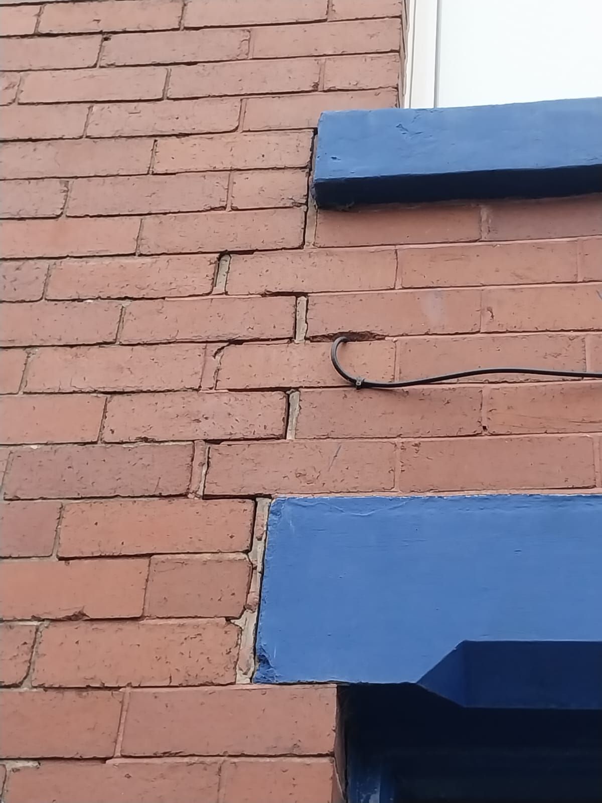 cracks in house wall greater manchester