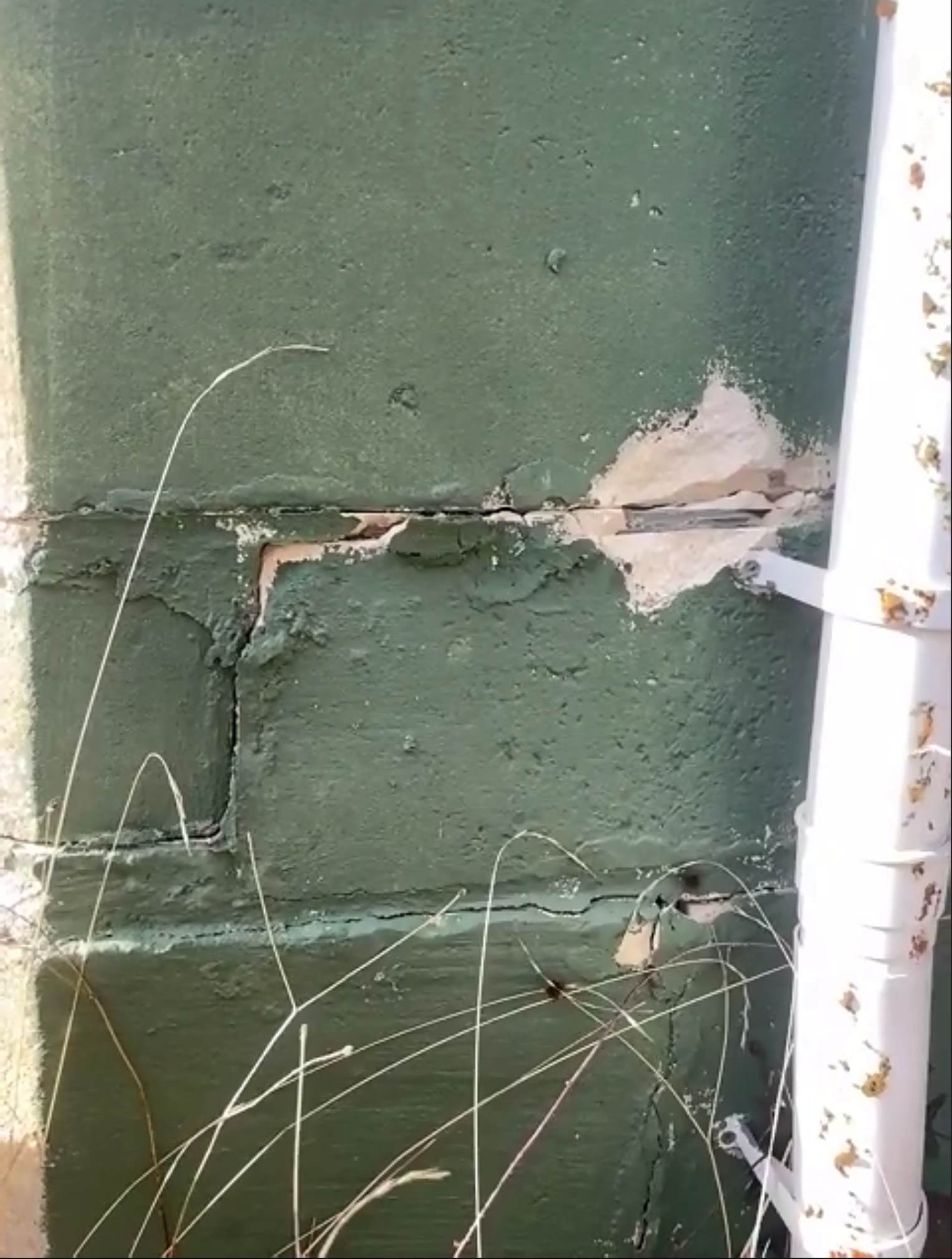cracks in house wall salisbury wiltshire
