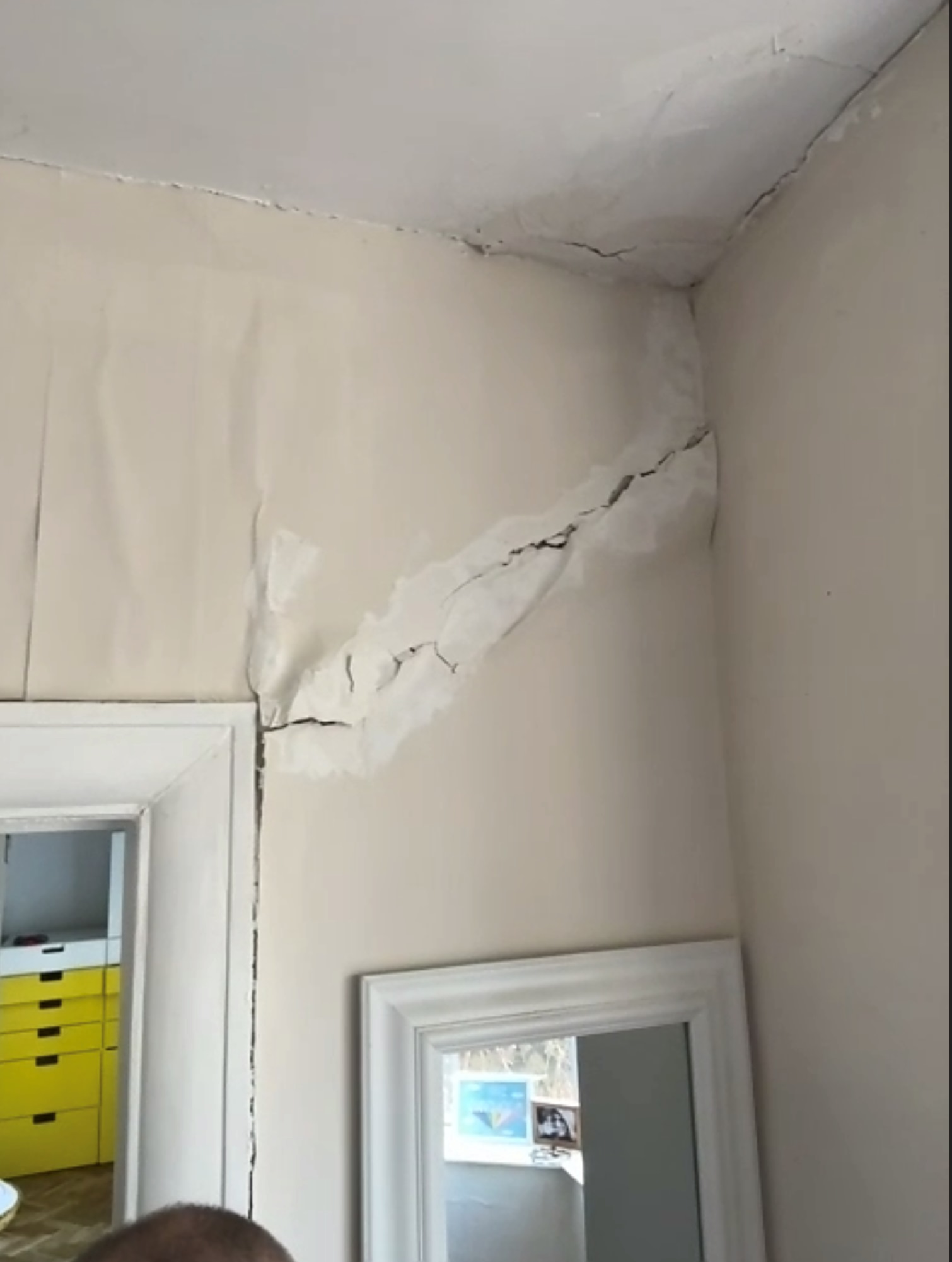 cracks in house wall salisbury wiltshire